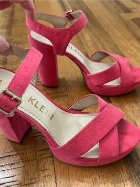 Anne Klein Fuchsia Suede Platform Block Heels 7.5